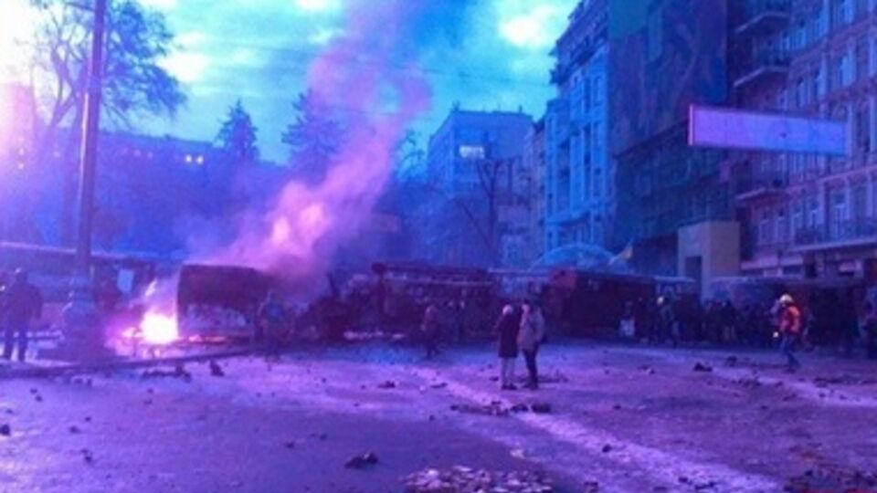 Грушевского. Утро после 17-ти часов столкновений. Фоторепортаж