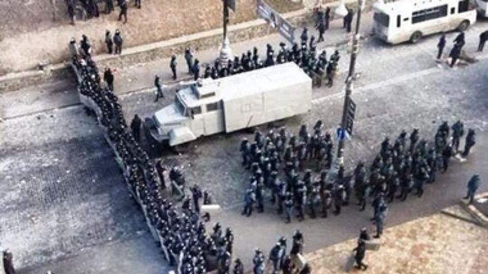 "Беркут" просят отступить