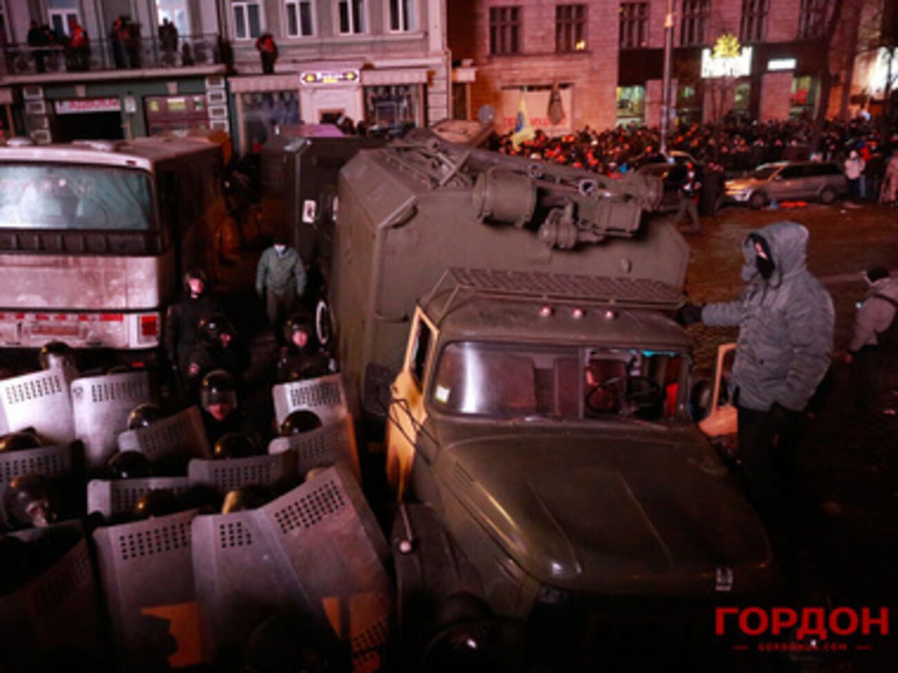 Милиционеры и активисты на Грушевского