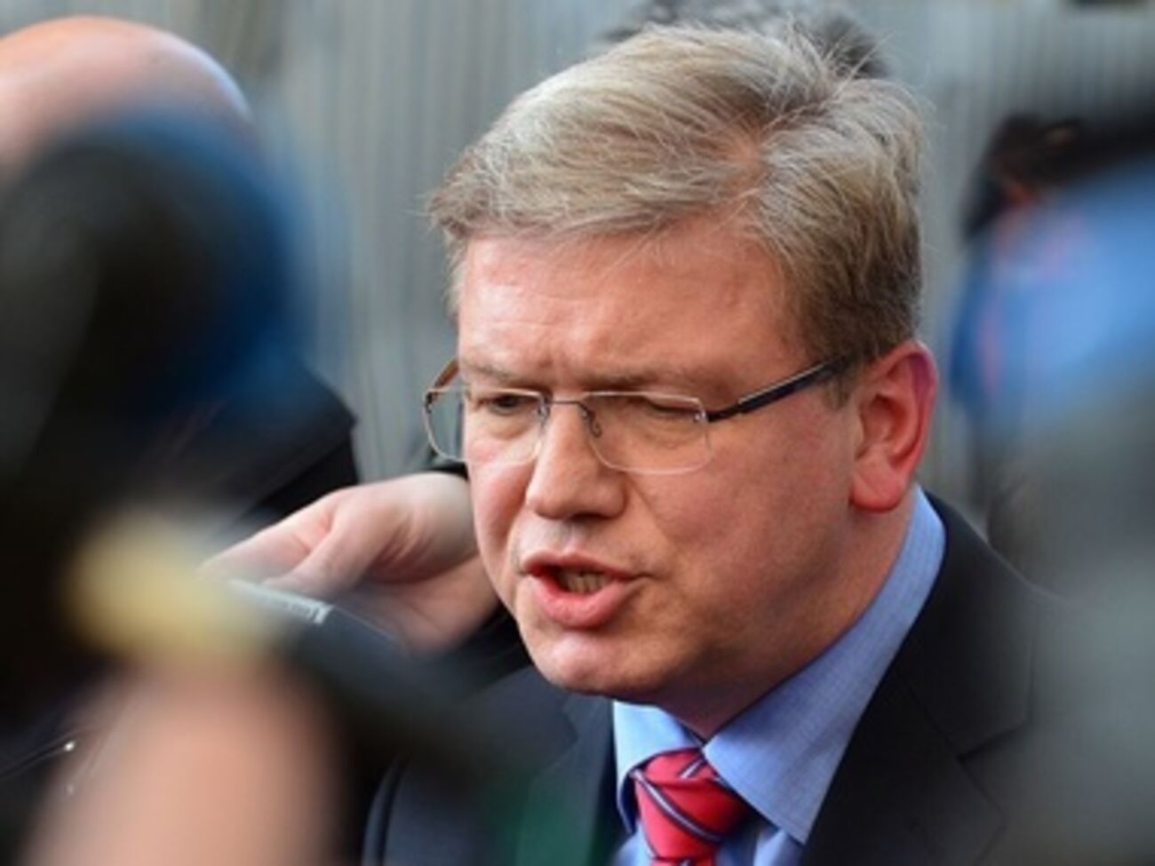 Фюле во время визита намерен встретиться с представителями власти и оппозиции