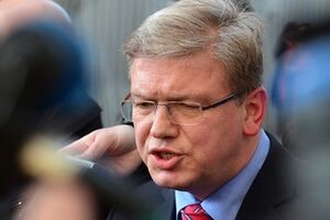 Фюле во время визита намерен встретиться с представителями власти и оппозиции