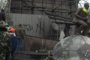 Памятник Лобановскому поврежден в ходе столкновений