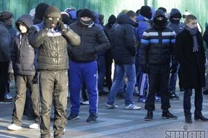 "Титушки" напали на автомайдановцев