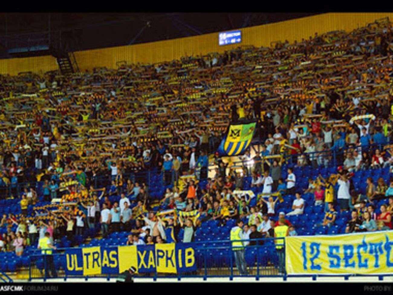 Часть харьковских фанатов решила присоединиться к ультрас "Динамо" в борьбе с "титушками"