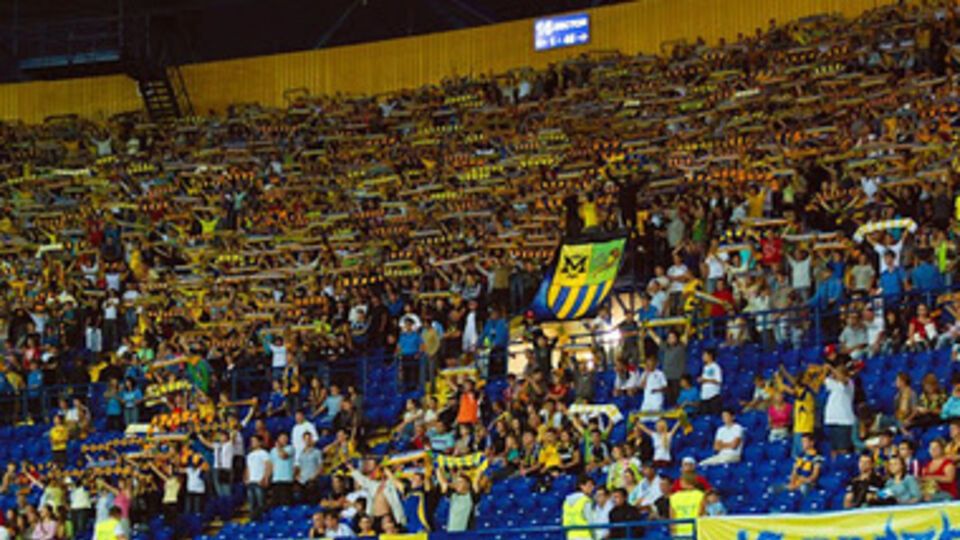 Часть харьковских фанатов решила присоединиться к ультрас "Динамо" в борьбе с "титушками"