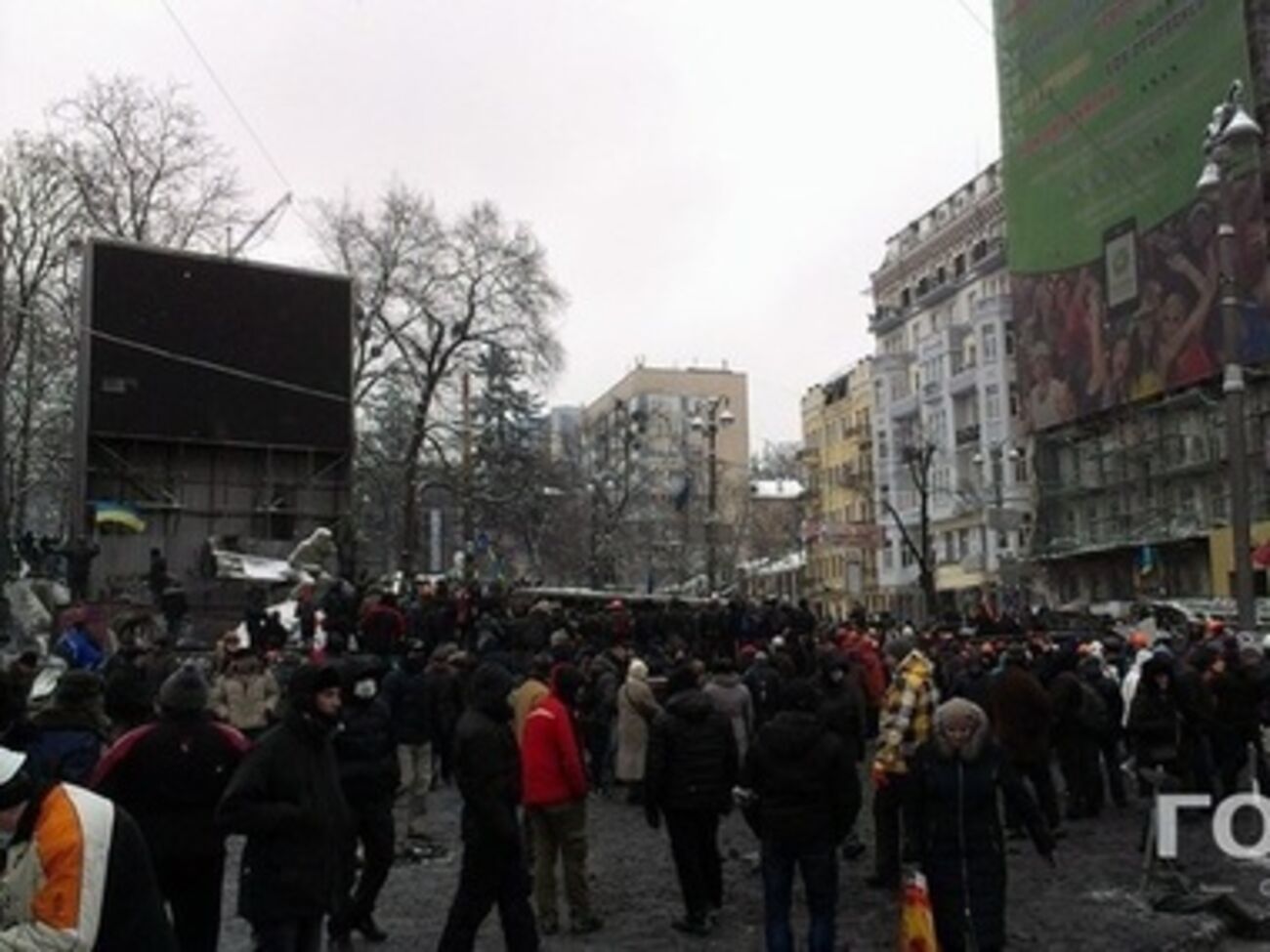"Беркут" вновь пошел в атаку и разобрал баррикады. Фоторепортаж