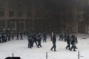 "Беркут" послал митингующих