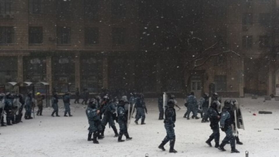 "Беркут" послал митингующих