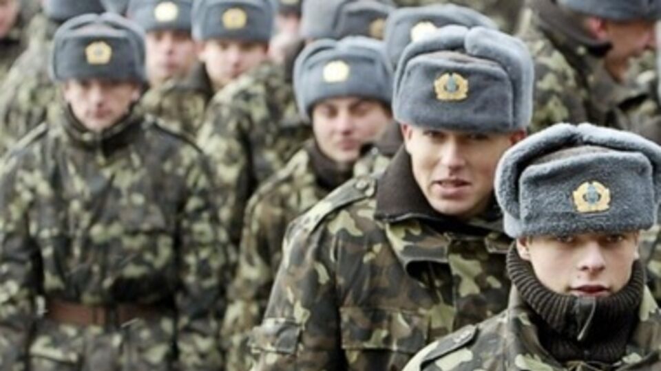 Армия решила остаться вне конфликта