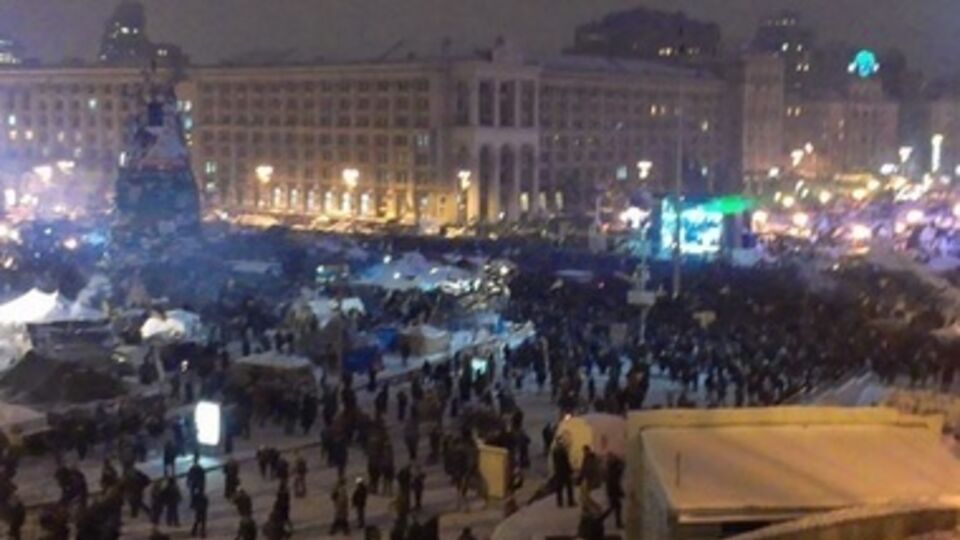 На Майдан постоянно прибывают люди