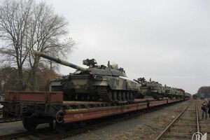 СМИ: В Чернигов привезли три танка "для отправки в южном направлении"