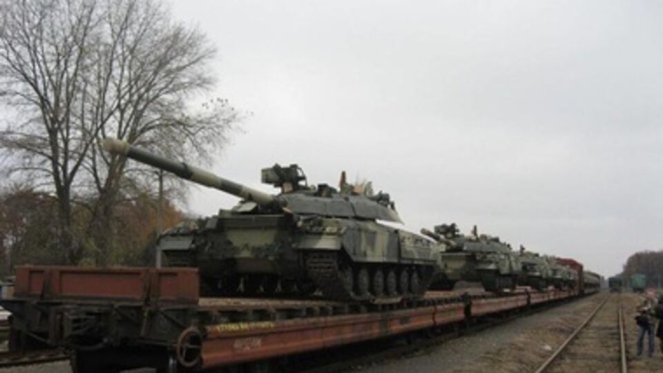 СМИ: В Чернигов привезли три танка "для отправки в южном направлении"