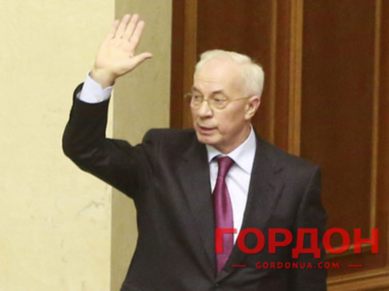 Азаров уверен, что по демонстрантам стреляла не милиция