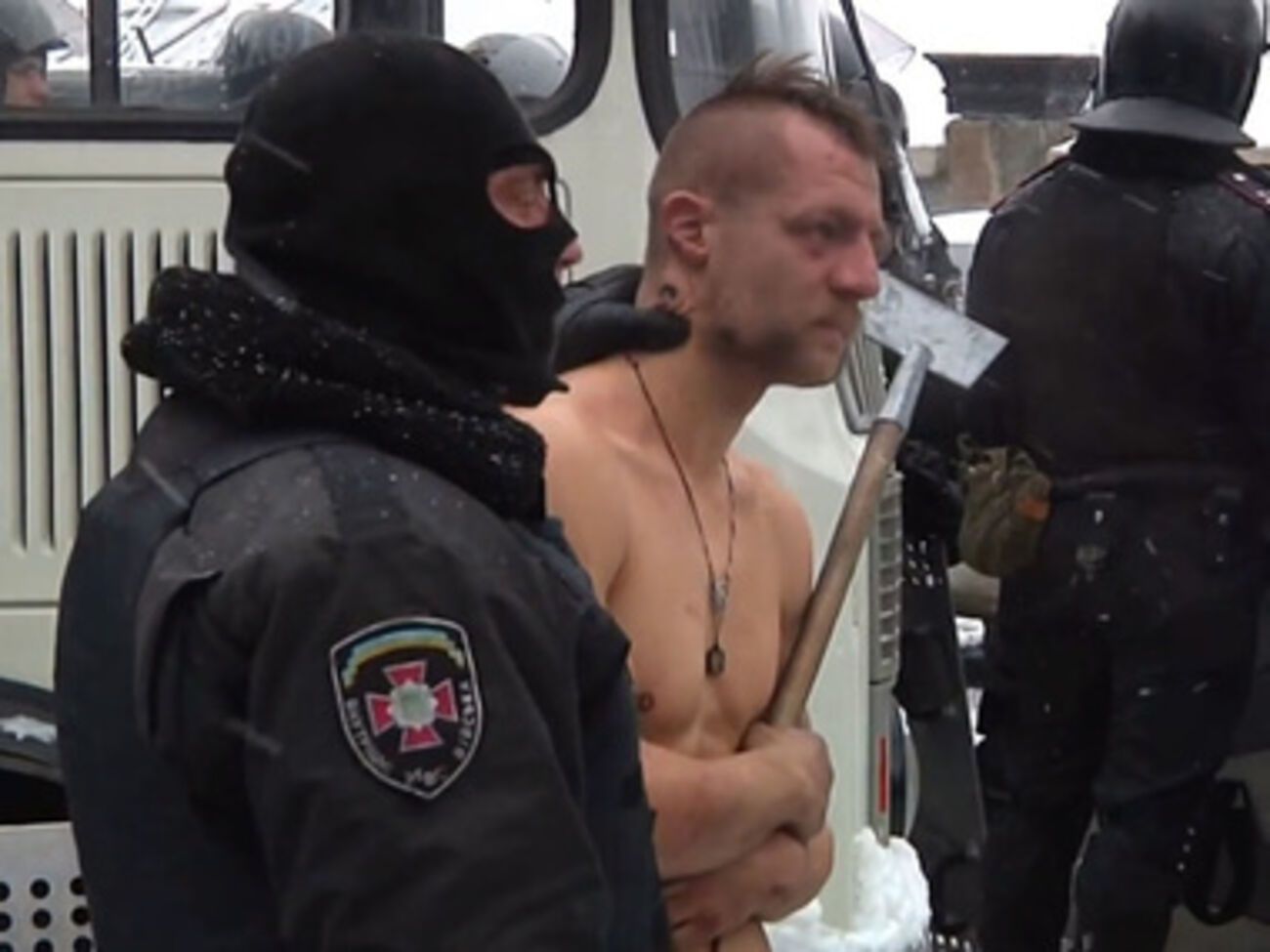 Милиционеры издевались над задержанным