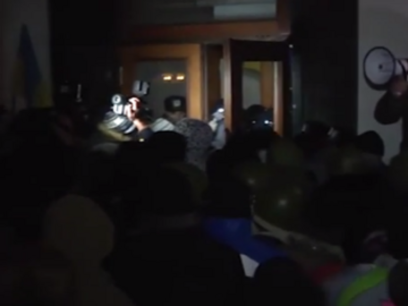 В Тернополе здание ОГА заняли протестующие