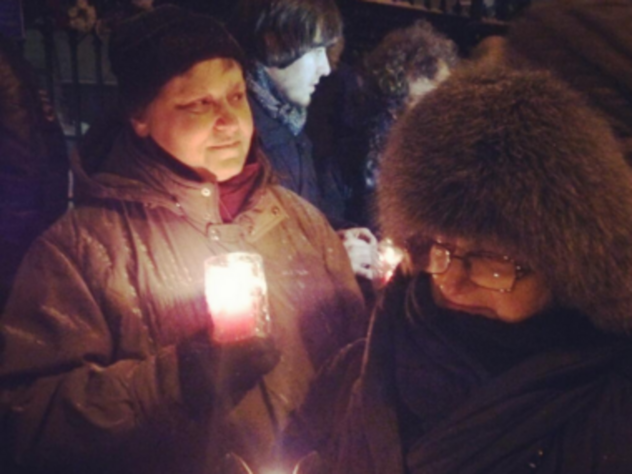 Участники акции под посольством Украины в Москве