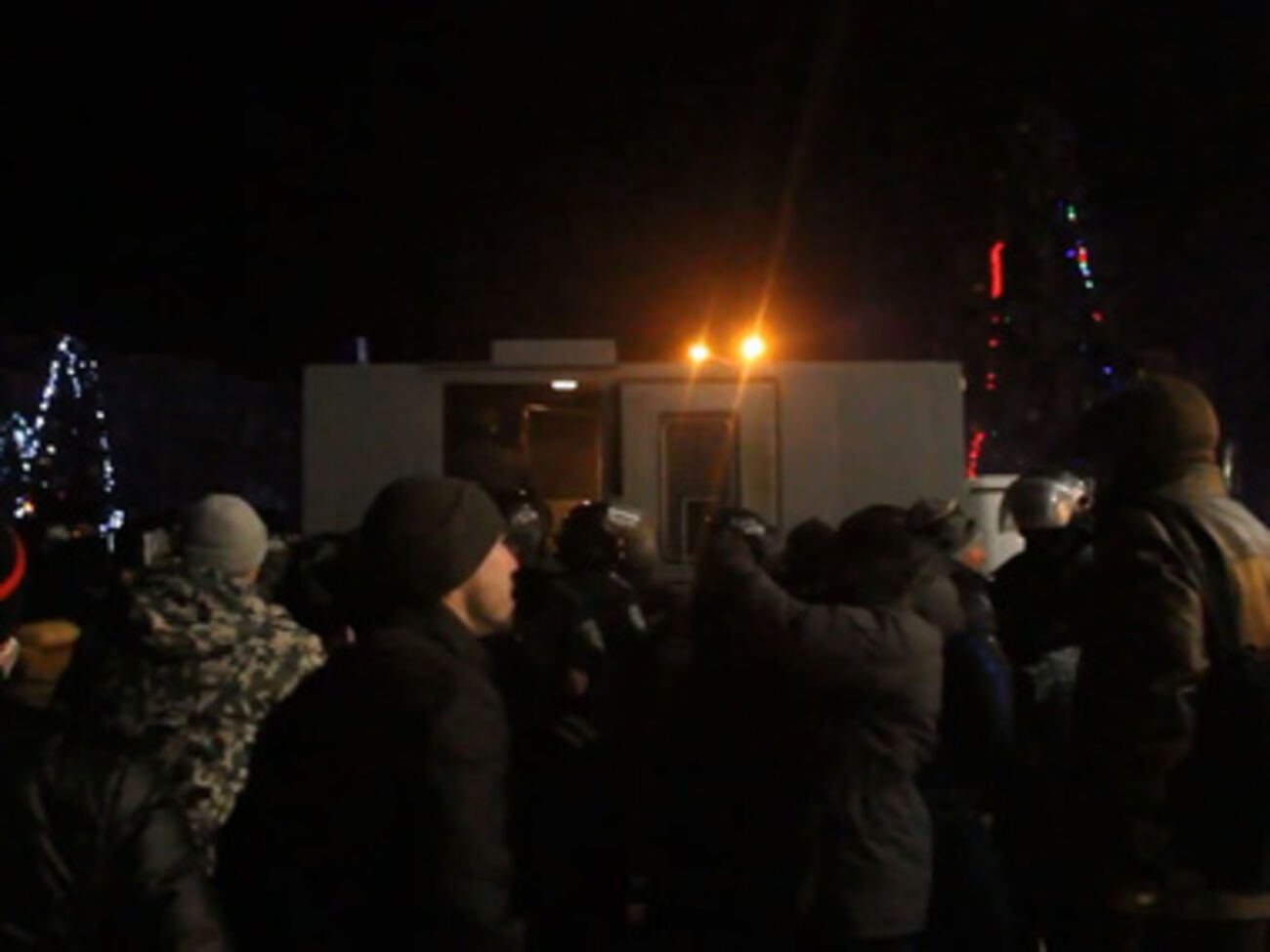 Под Черкасской ОГА протестовали около двух тысяч жителей
