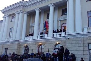 Здание ОГА заняли протестующие