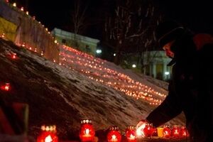 На Майдане в Киеве почтили память погибших активистов. Фоторепортаж