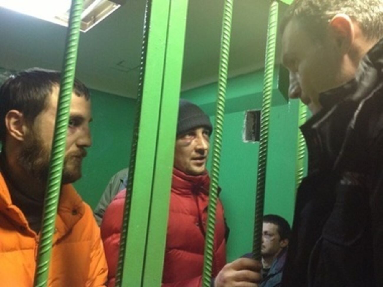 Оболонский райсуд: Избитым активистам писали обвинения под кальку. Фоторепортаж