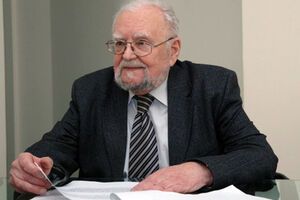 Философ и академик Попович