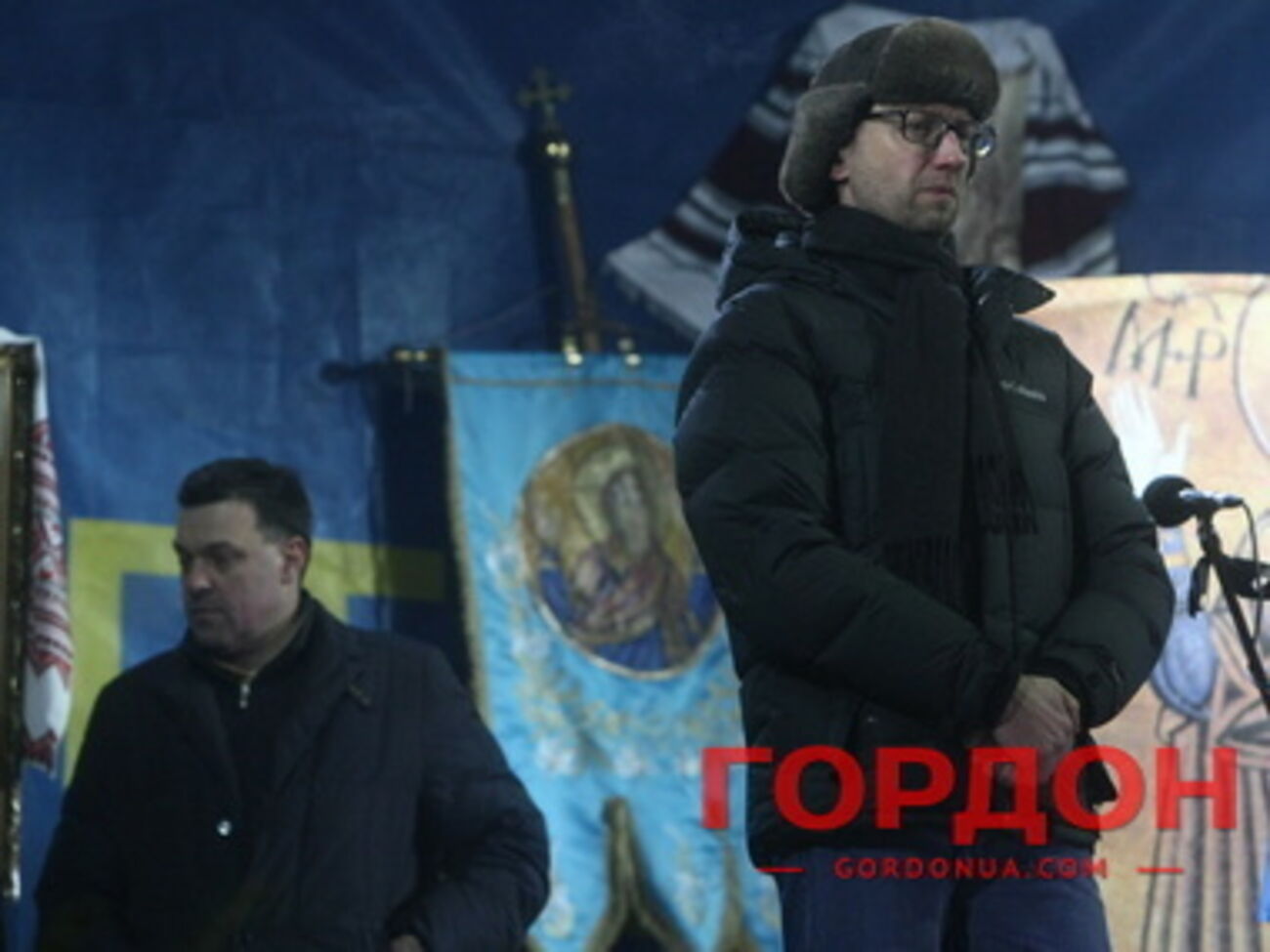 Тягнибок и Яценюк на вече, где было решено не вести переговоров с властью