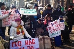 По нам вы тоже будете стрелять? Фоторепортаж