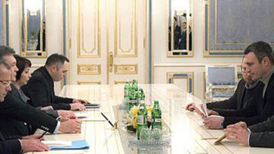 Власть и оппозиция за столом переговоров