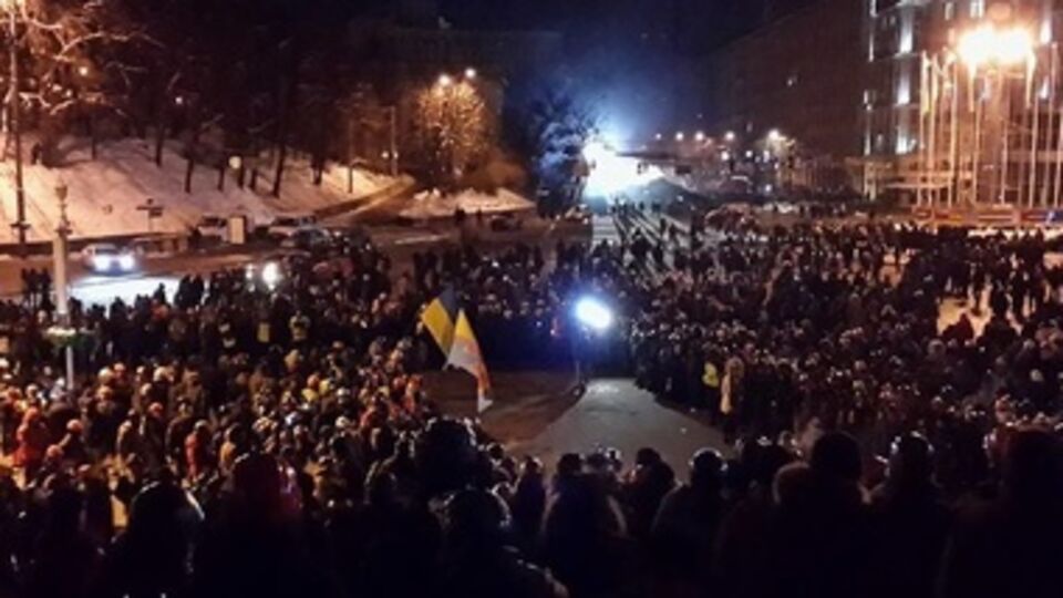 Митингующие возле Украинского дома