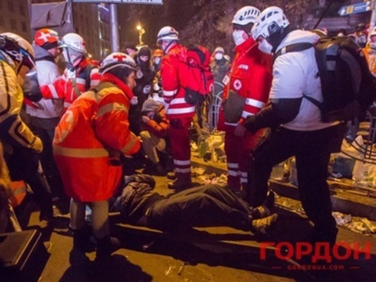 Злоумышленники били даже врачей