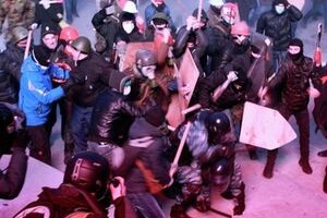 Активисты сталкиваются с силовиками