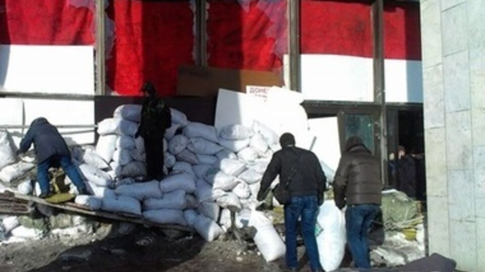 Протестующие ночью заняли Украинский дом