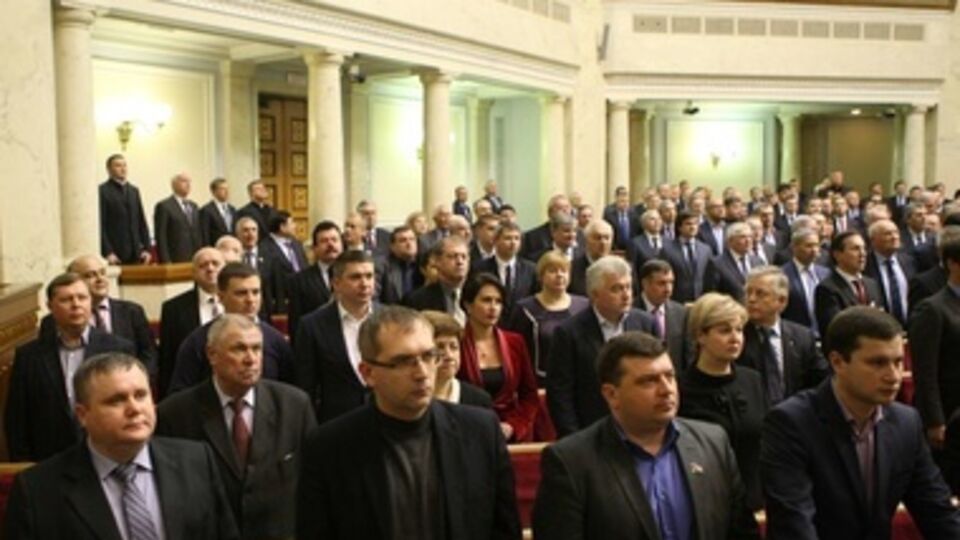 Депутаты поддержали требования оппозиции