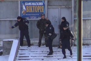 Донецкая милиция на территории колледжа в Василькове