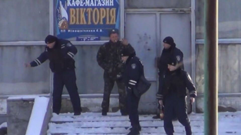 Донецкая милиция на территории колледжа в Василькове