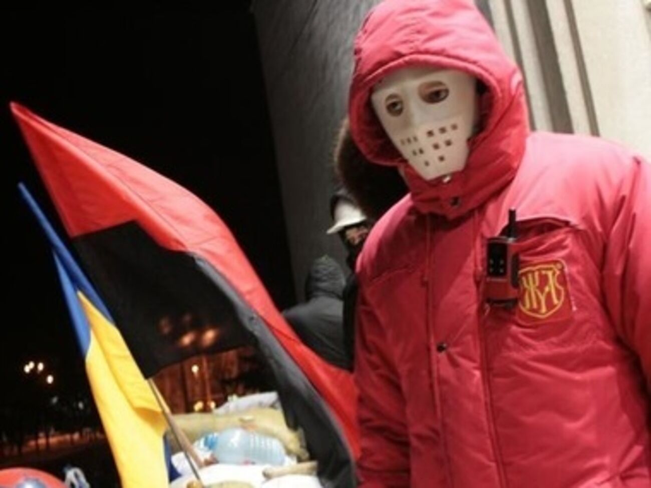 Активисты обустраиваются в Полтавском облсовете. Фото