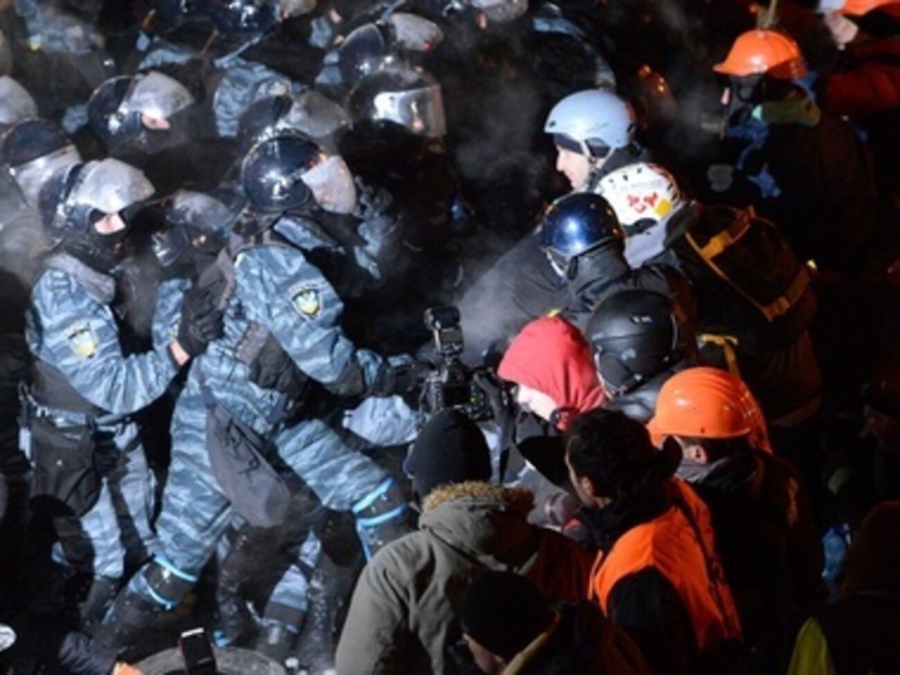 "Беркут" атакует Майдан, 11 декабря 2013 года