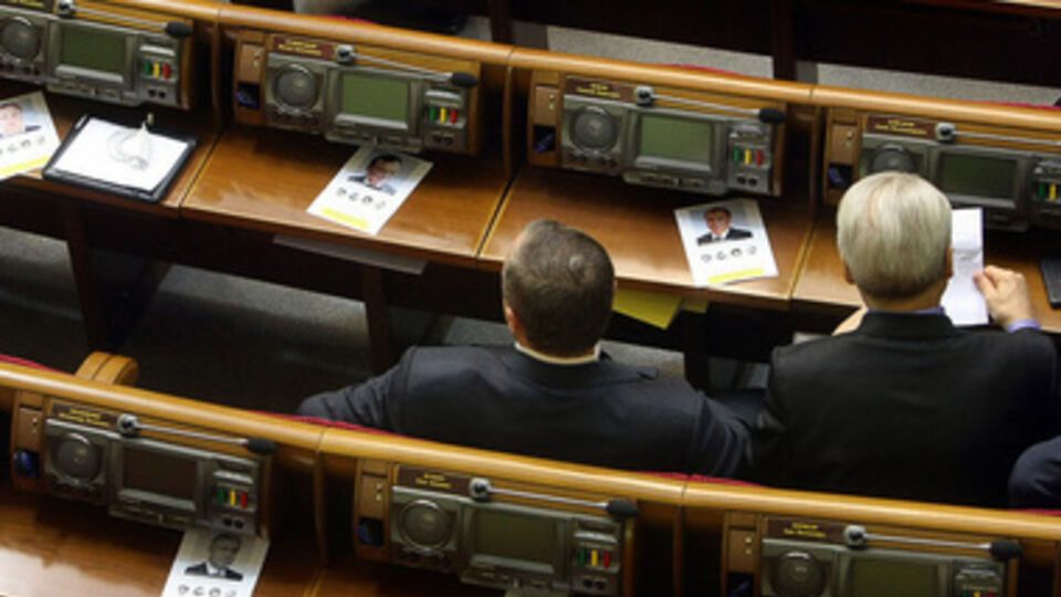 Рада в третий раз перенесла заседание: власть и оппозиция не могут договориться о законе об амнистии