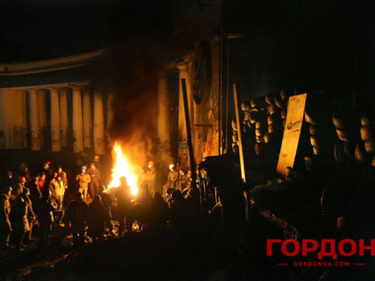 Баррикада из шин на Грушевского