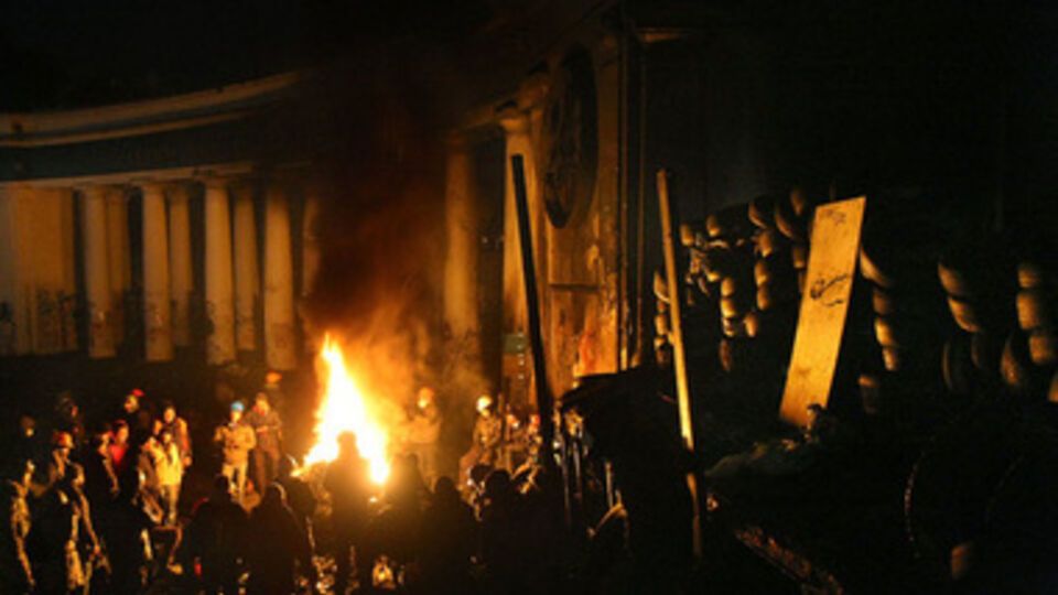 Баррикада из шин на Грушевского