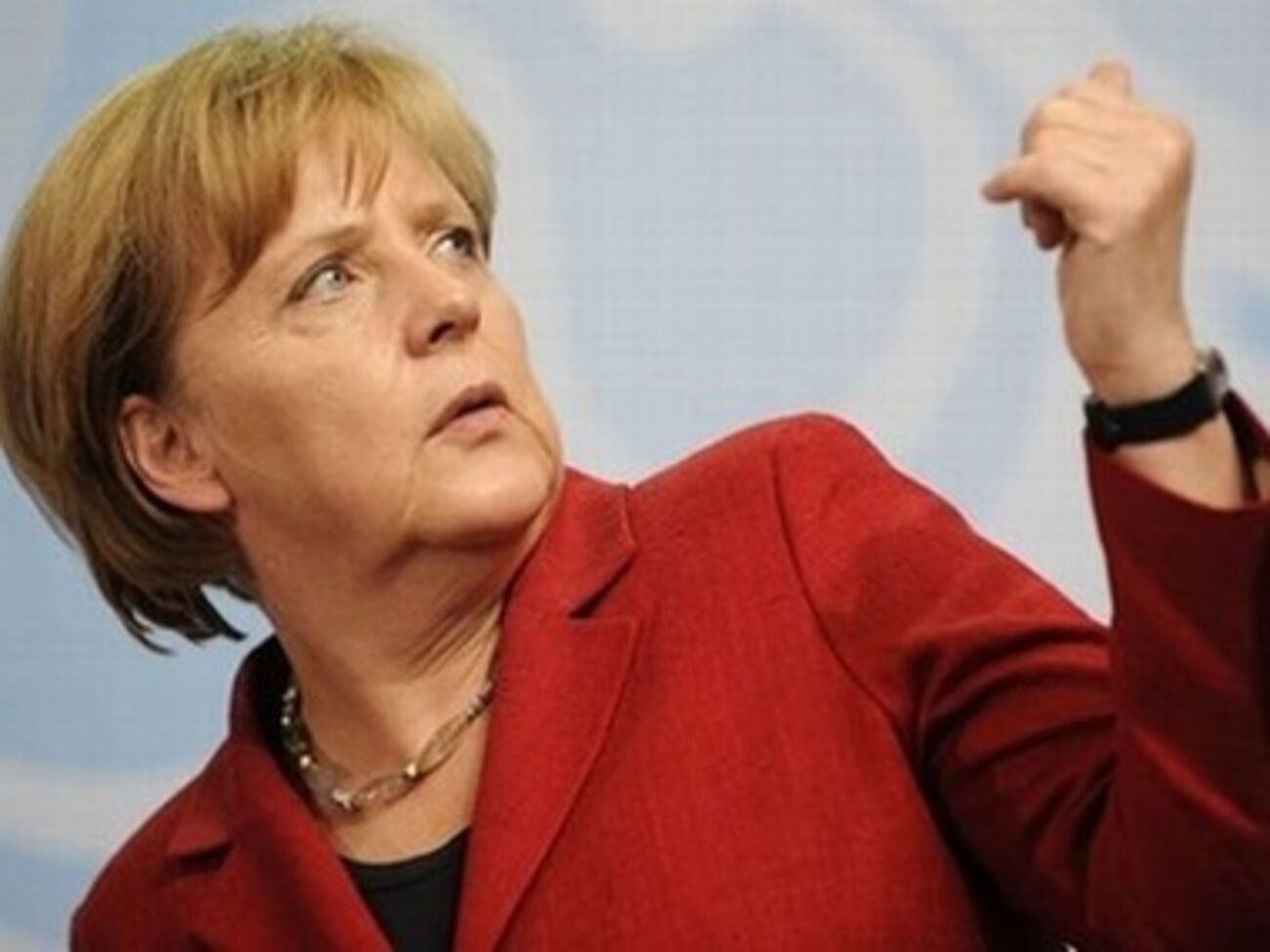 Меркель поддержала протестующих