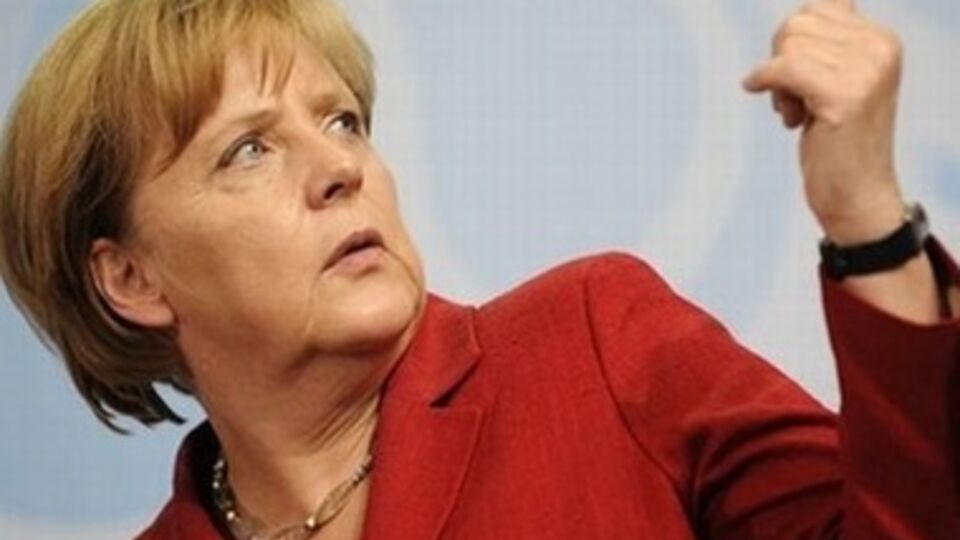 Меркель поддержала протестующих