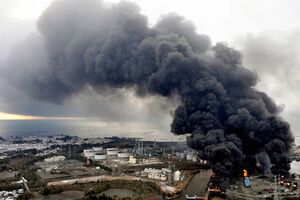 Много людей бежит от катастроф