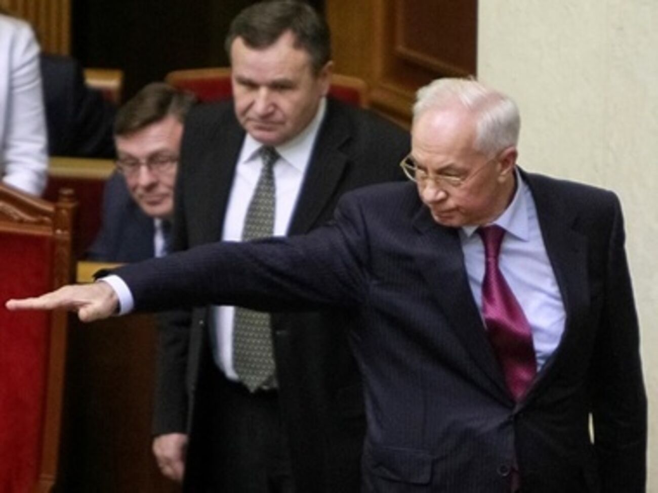 СМИ: Азаров в Австрии надолго