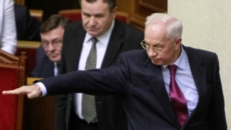 СМИ: Азаров в Австрии надолго