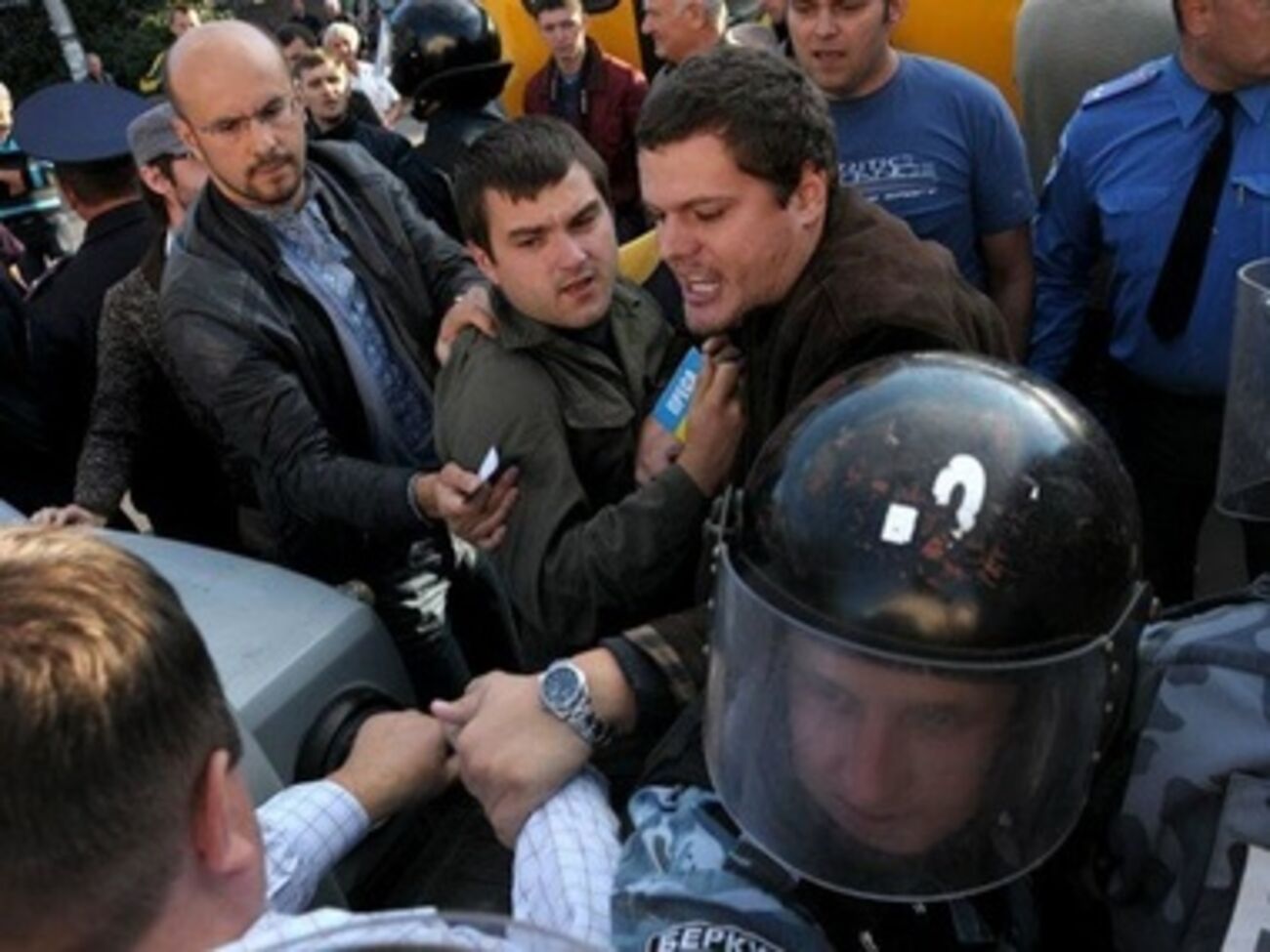 Андрей Ильенко (в центре)