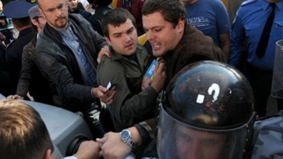 Андрей Ильенко (в центре)