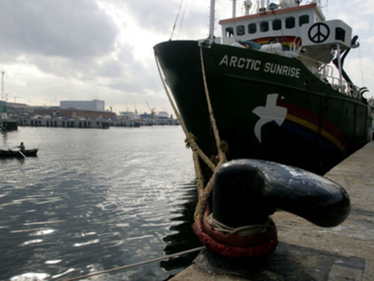 Судно Arctic Sunrise задержали в конце сентября