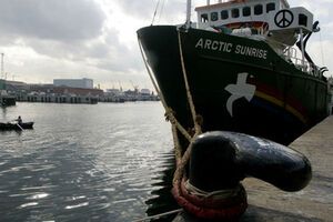 Судно Arctic Sunrise задержали в конце сентября