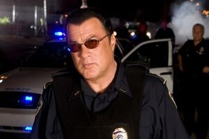 Стивену Сигалу 61 год